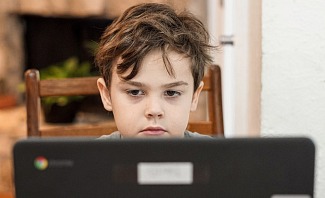 kids learning to code