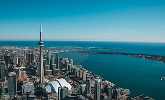 Toronto skyline and CN Tower family vacation destination
