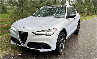 2024 Alfa Romeo Stelvio Competizione AWD