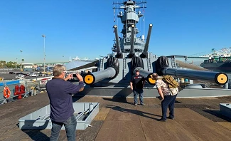 menwhoblog blog guys taking photos on uss iowa