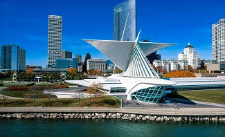 Milwaukee lakefront and skyline family vacation destination
