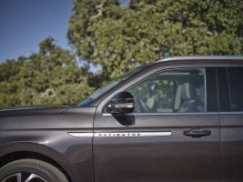 2025_Lincoln_Navigator_Reserve_Starlight_Gray_02_original